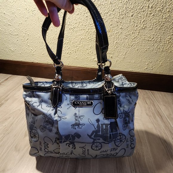 Coach Handbags - Like New Rare Coach Horse & Carriage Tote Bag Purse